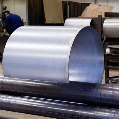 Serviços de rolamento e flexão de metal